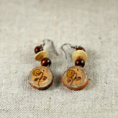 Pendientes flores pirograbadas